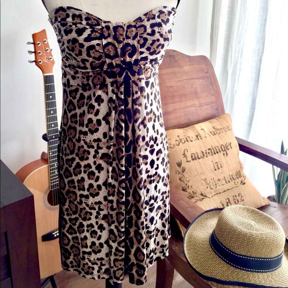 Coco Blanco - Leopard Print Strapless Mini